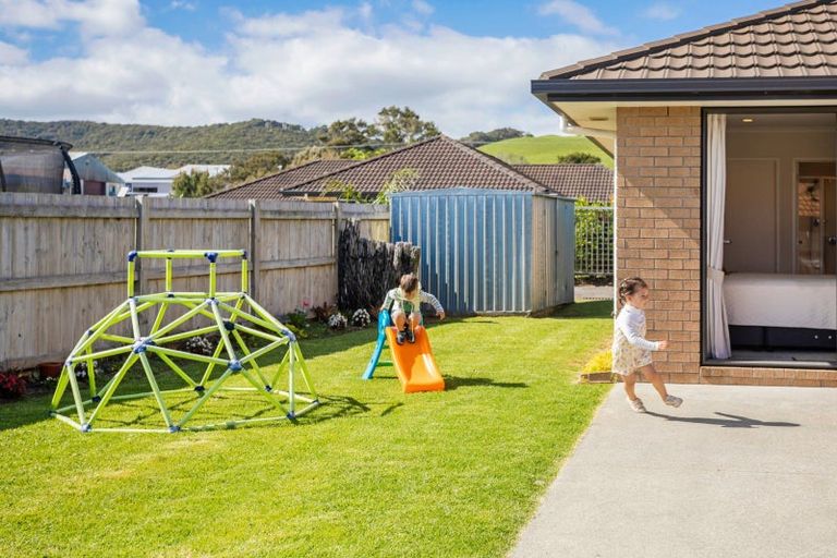 Photo of property in 4 Mooring Close, Haruru, 0204