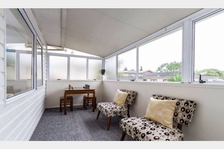 Photo of property in 2/2 Pine Street, New Lynn, Auckland, 0600