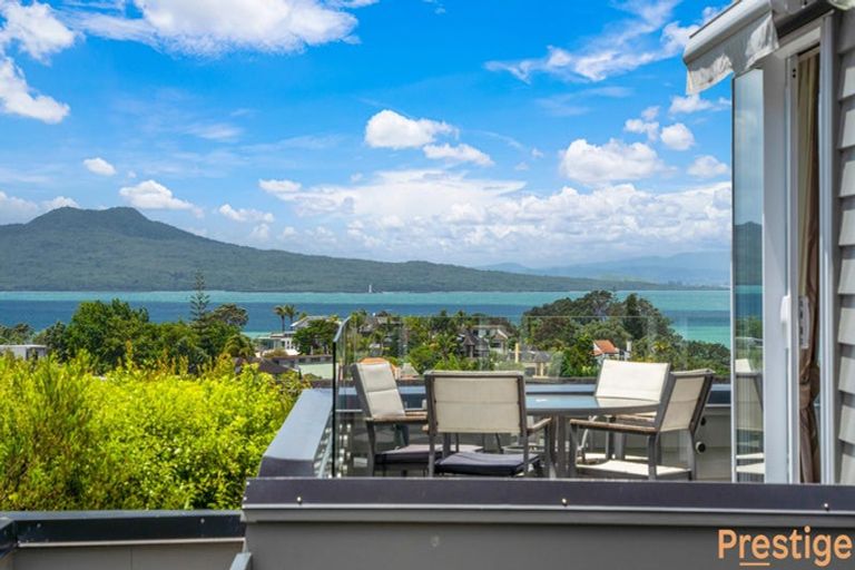 Photo of property in 7b Peter Terrace, Castor Bay, Auckland, 0620