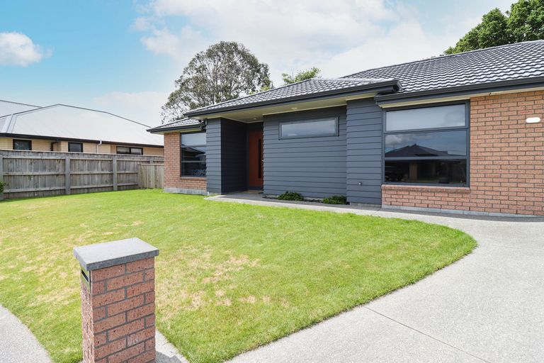 Photo of property in 5 Angus Place, Carterton, 5713