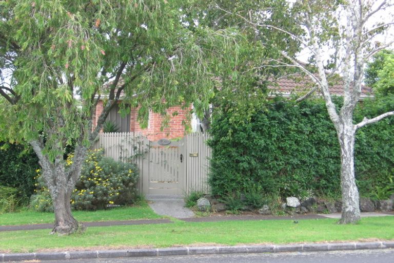 Property details for 2 Moata Road, One Tree Hill, Auckland, 1061