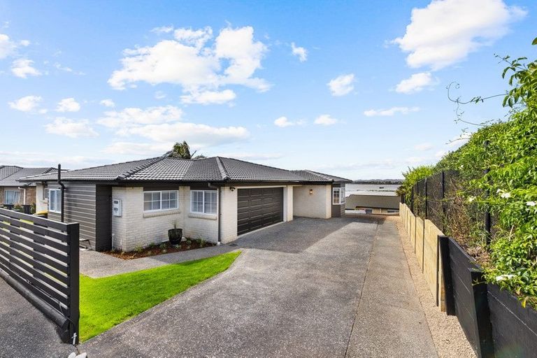 Photo of property in 2/12 Bannings Way, Hobsonville, Auckland, 0618
