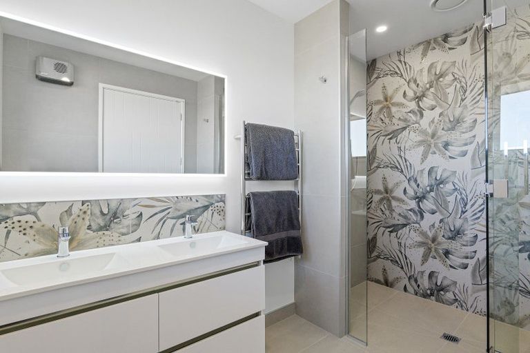 Photo of property in 6 Harrier Place, Amberley, 7410