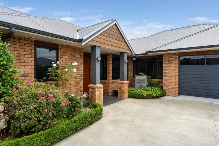 Photo of property in 5 Crabapple Close, Milson, Palmerston North, 4414