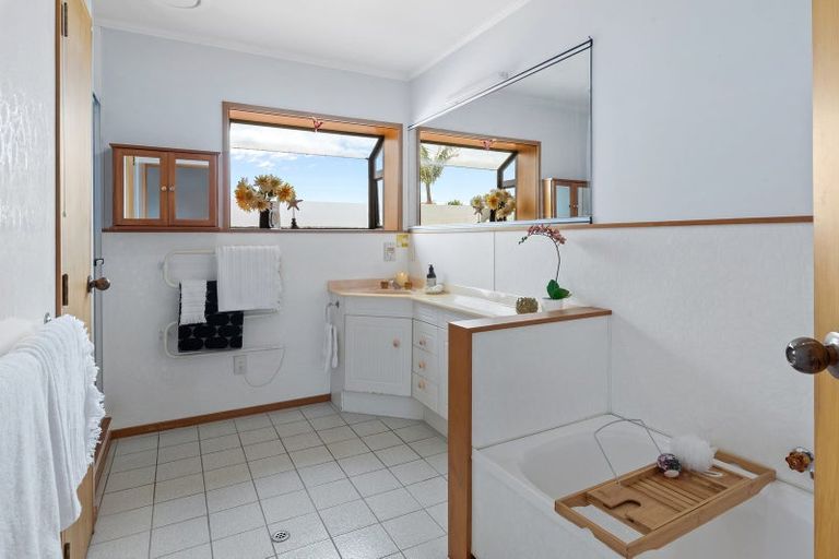 Photo of property in 80 Deep Creek Road, Torbay, Auckland, 0630