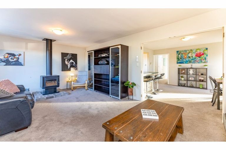 Photo of property in 23 Denniston Crescent, Redwood, Christchurch, 8051