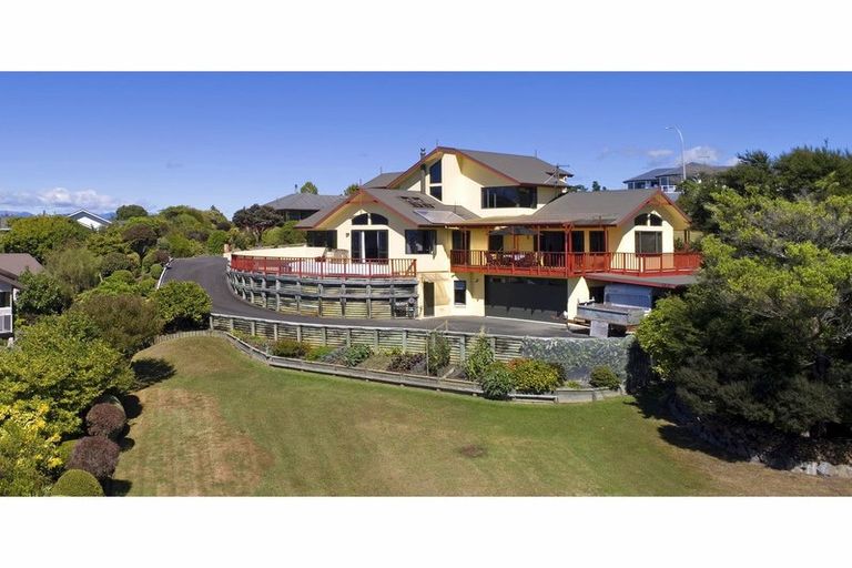 Photo of property in 9 Van Beek Place, Ruby Bay, Mapua, 7005