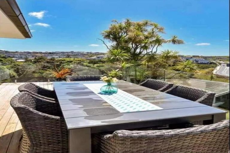 Photo of property in 1086 Beach Road, Torbay, Auckland, 0630