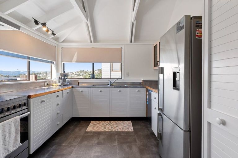 Photo of property in 5 Cassis Place, Crofton Downs, Wellington, 6035