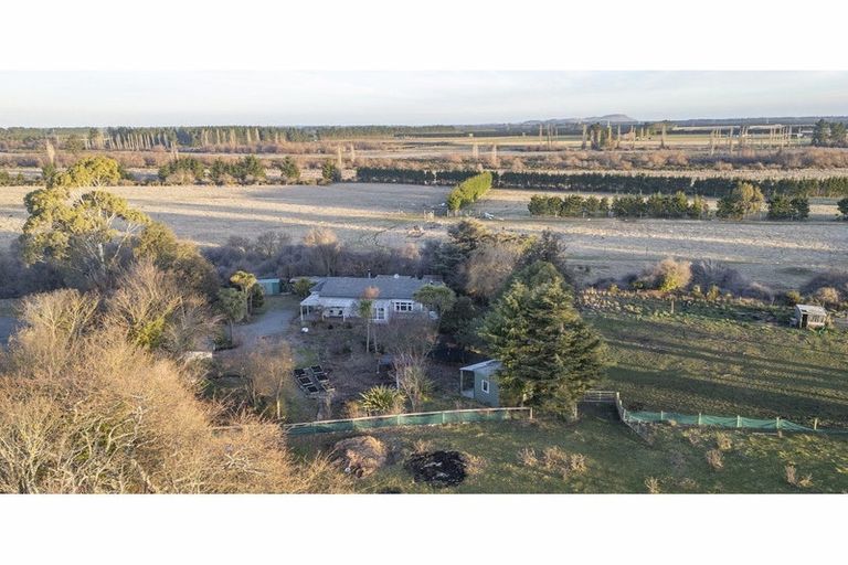 Photo of property in 2 Commercial Road, Oxford, 7430