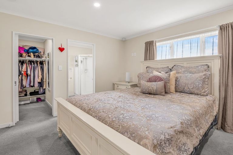 Photo of property in 19 Branigan Parade, Kelvin Grove, Palmerston North, 4414