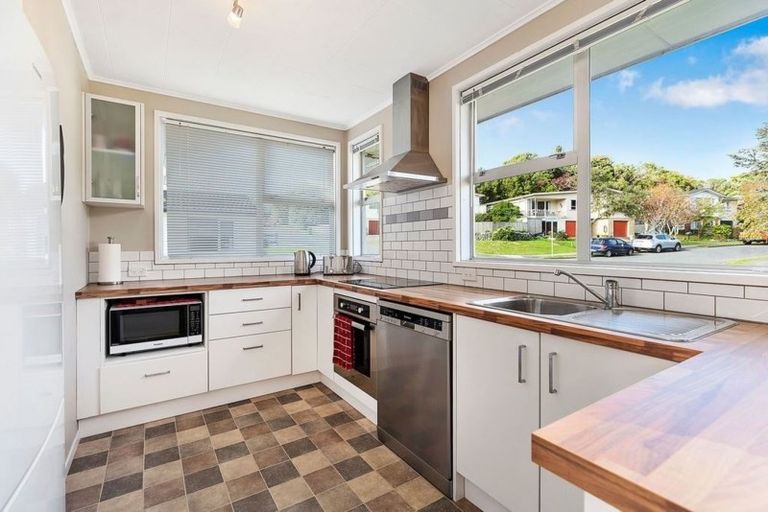 Photo of property in 11 Nuffield Street, Tawa, Wellington, 5028