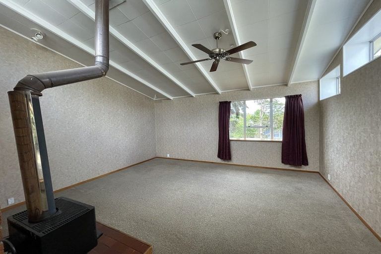 Photo of property in 37 Takapu Street, Henderson, Auckland, 0612