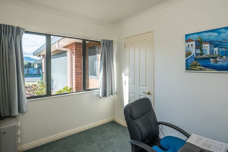 Photo of property in 11 Takahe Drive, Paraparaumu Beach, Paraparaumu, 5032