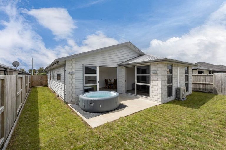 Photo of property in 15 Furlong Road, Papamoa, 3118