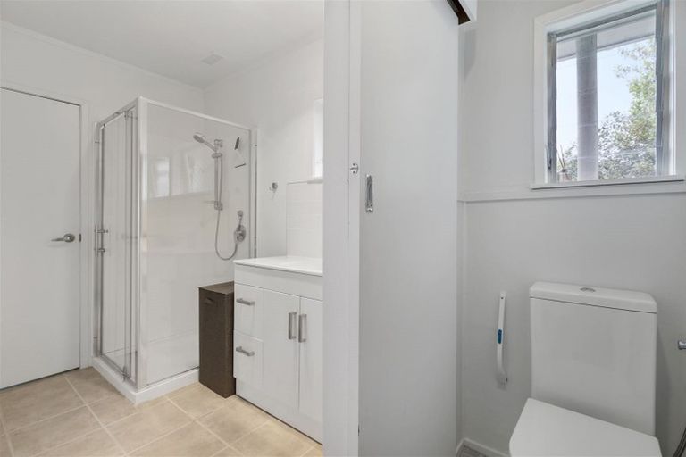 Photo of property in 1/13 Wykeham Place, Glenfield, Auckland, 0629