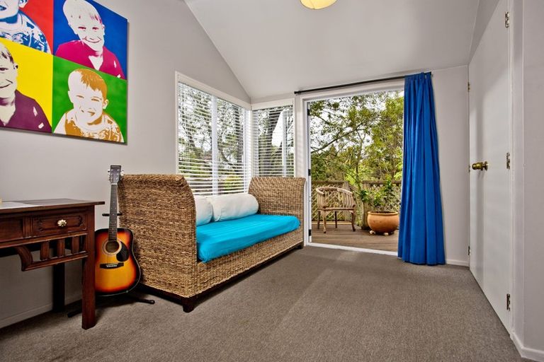 Photo of property in 154 Chelsea View Drive, Chatswood, Auckland, 0626