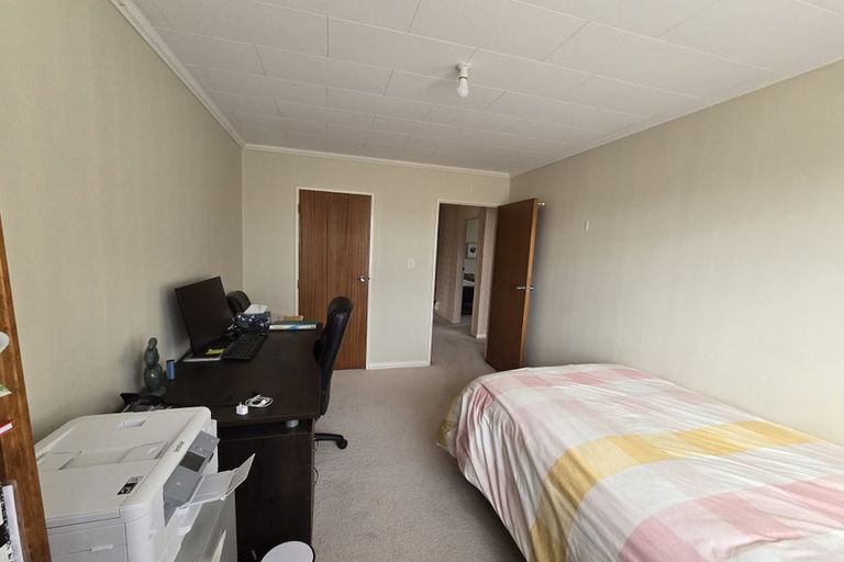 Photo of property in 14 Yarrow Place, Papakowhai, Porirua, 5024