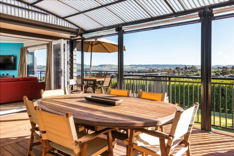 Photo of property in 20 Botanical Heights Drive, Waipahihi, Taupo, 3330