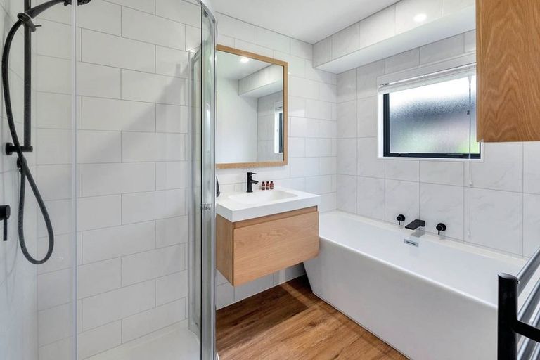 Photo of property in 2/103 Bond Crescent, Forrest Hill, Auckland, 0620