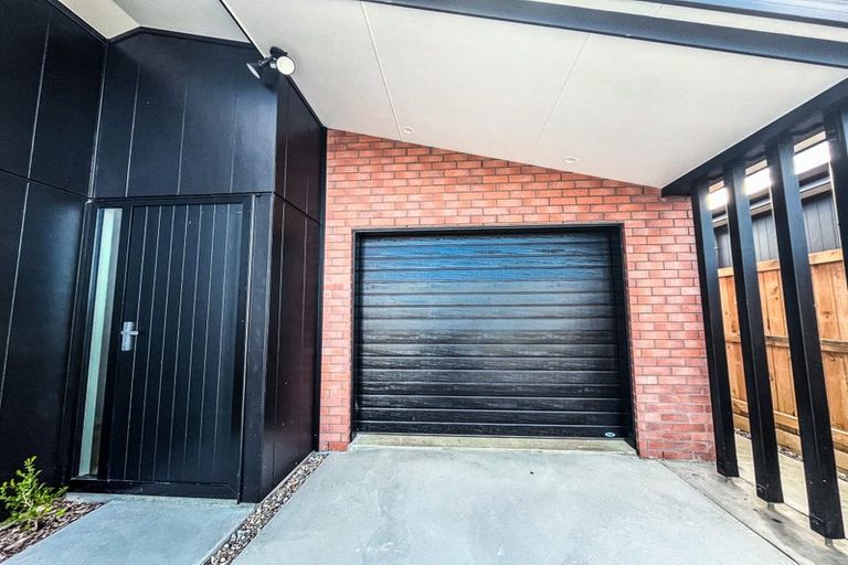 Photo of property in 15 Waruhia Crescent, Rototuna North, 3281
