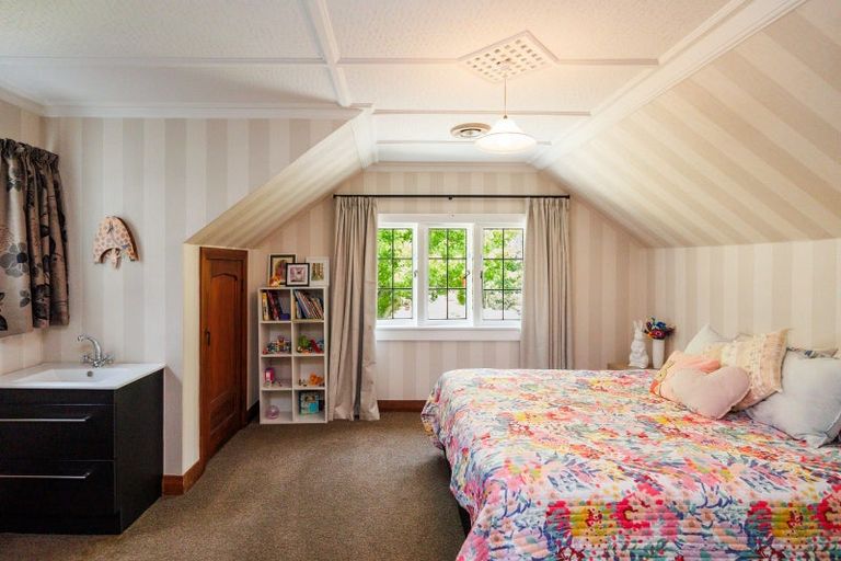 Photo of property in 11 Elmira Avenue, Hokowhitu, Palmerston North, 4410