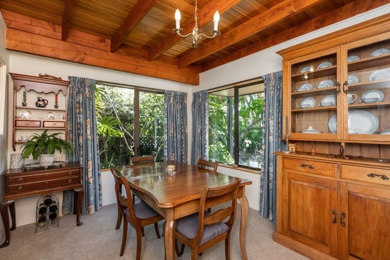 Photo of property in 12 Busby Hill, Havelock North, 4130