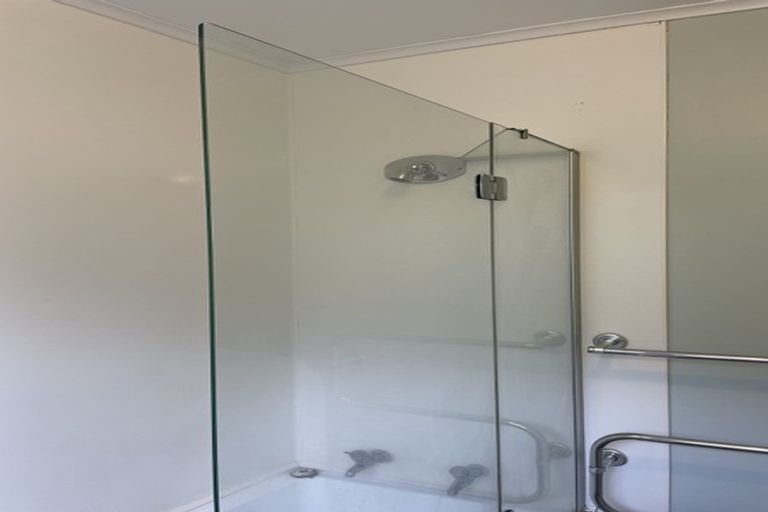 Photo of property in 2/12 Norna Crescent, Kelburn, Wellington, 6012