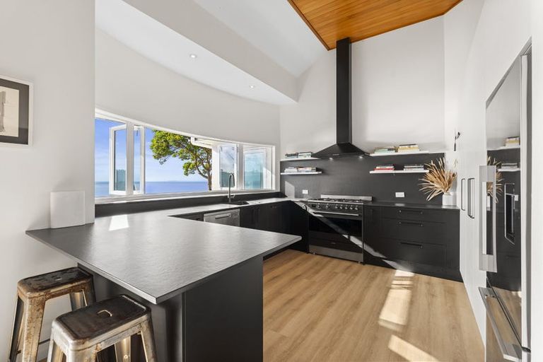 Photo of property in 95 Tiri Road, Tindalls Beach, Whangaparaoa, 0930