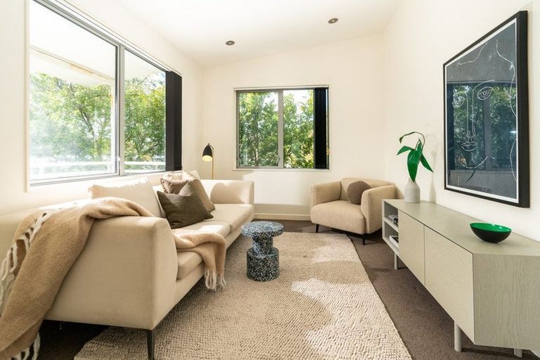 Photo of property in 58 Tiketike Way, Brooklyn, Wellington, 6021