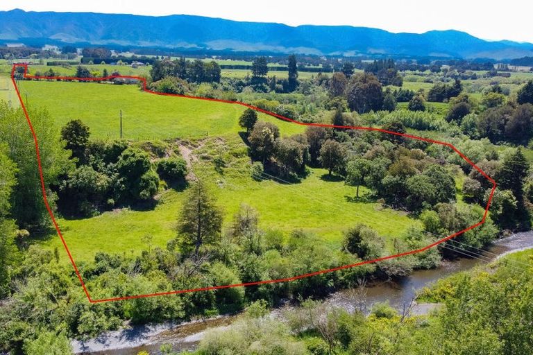 Photo of property in 292 Tamaki River Road, Dannevirke, 4972