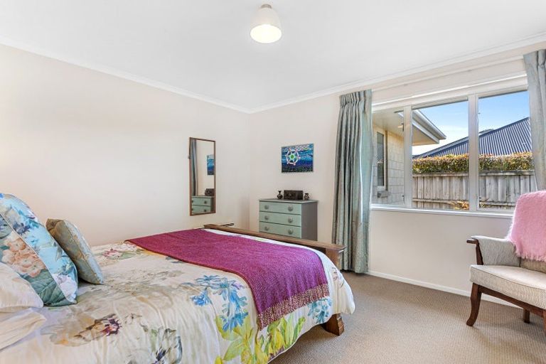 Photo of property in 17 Holly Place, Rangiora, 7400