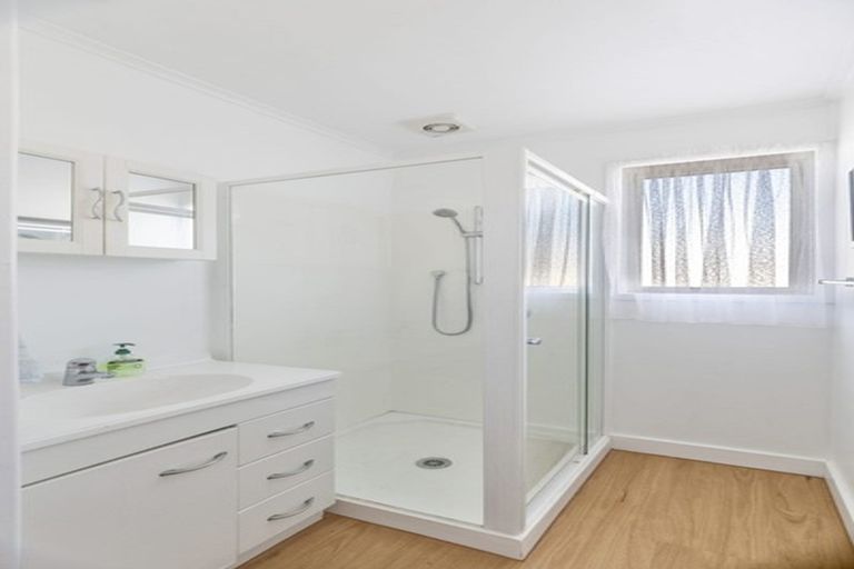 Photo of property in 1/35 Waterview Road West, Takanini, 2112