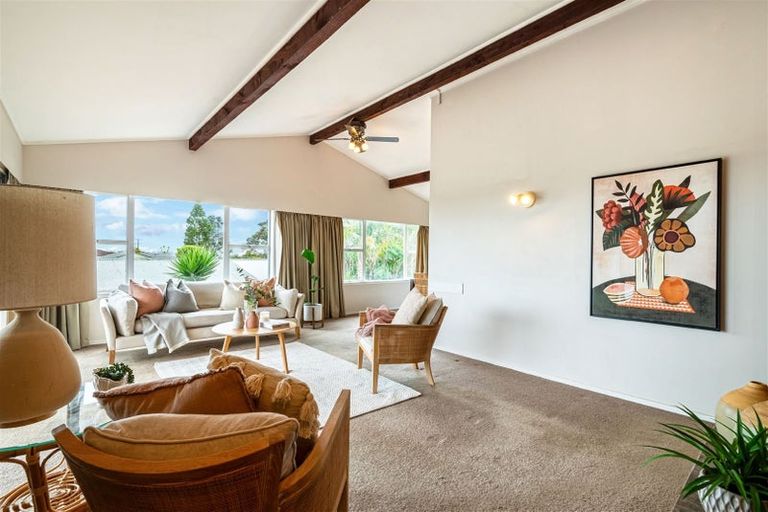 Photo of property in 358 Glenfield Road, Glenfield, Auckland, 0629