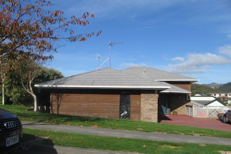 Photo of property in 54 Sailmaker Close, Whitby, Porirua, 5024