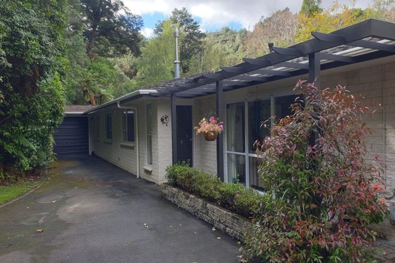 Photo of property in 35 Fendalton Crescent, Pinehaven, Upper Hutt, 5019