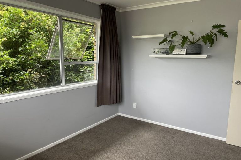 Photo of property in 2/13 Gretel Place, Hillcrest, Auckland, 0627