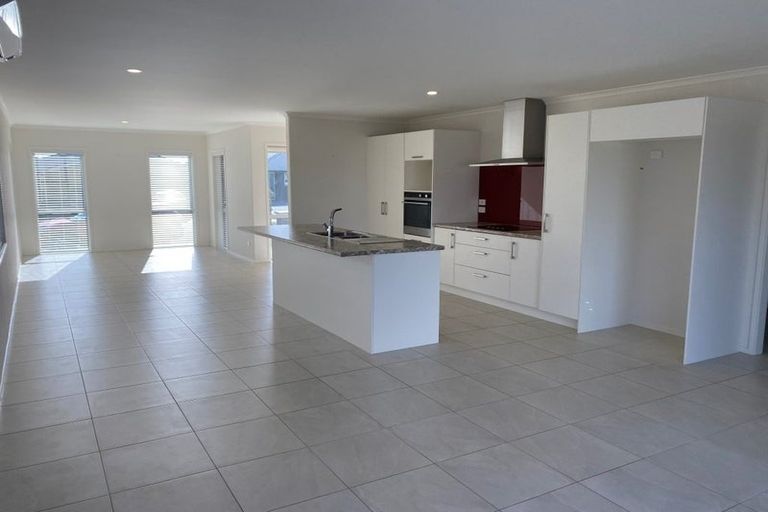 Photo of property in 28 Sabre Street, Papamoa Beach, Papamoa, 3118