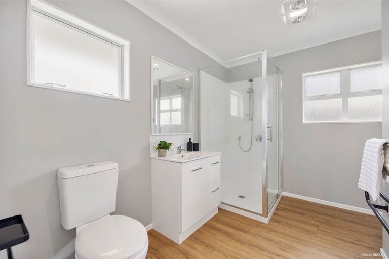 Photo of property in 22 Kaurilands Road, Titirangi, Auckland, 0604