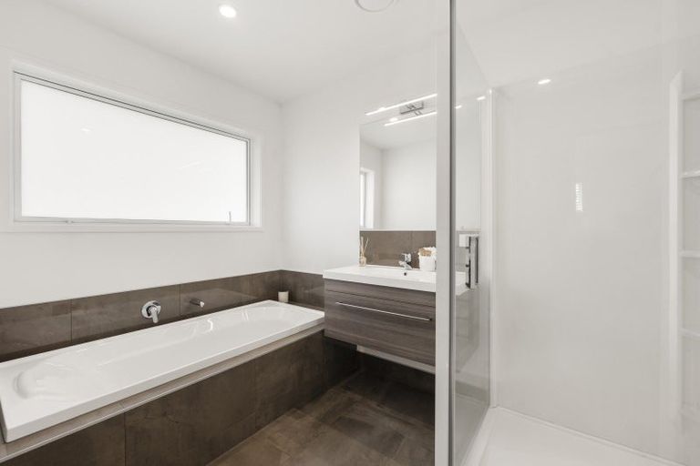 Photo of property in 140 Lisland Drive, Kinloch, Taupo, 3377