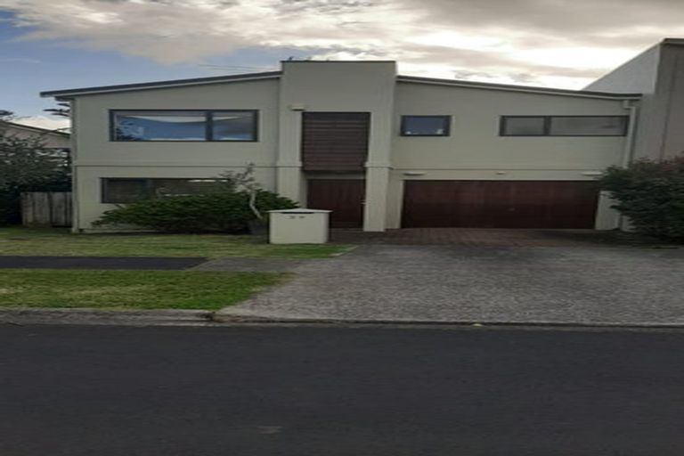 Photo of property in 29 Spalding Rise, Golflands, Auckland, 2013