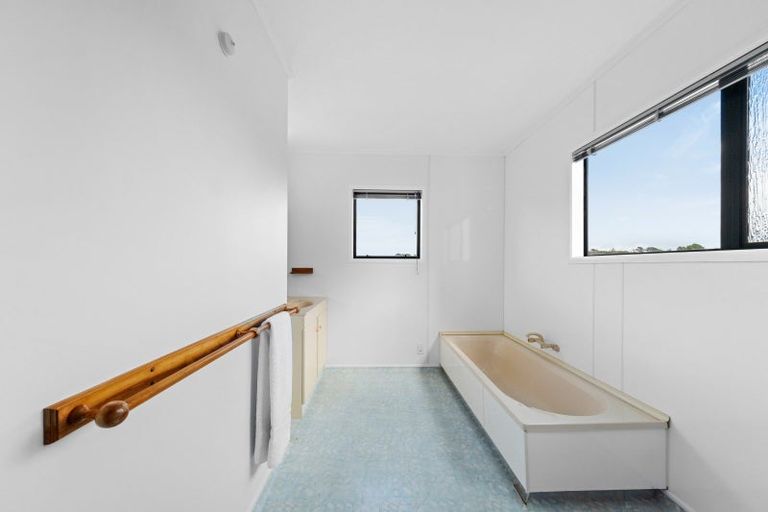 Photo of property in 17 Ballantrae Place, Highlands Park, New Plymouth, 4312