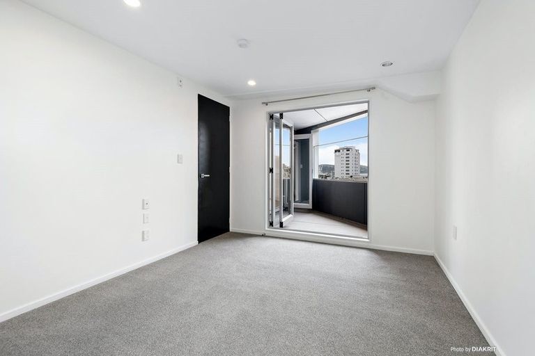Photo of property in 8 Lipman Street, Mount Victoria, Wellington, 6011