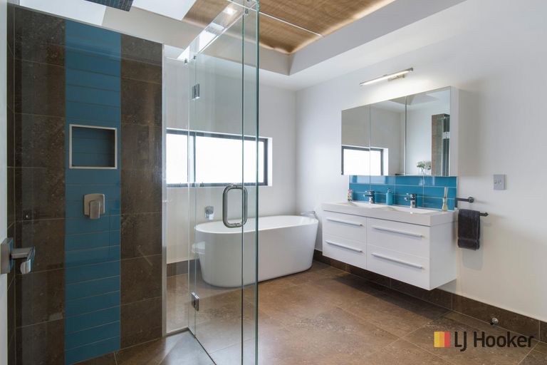 Photo of property in 5 Ian Place, Waihi Beach, 3611