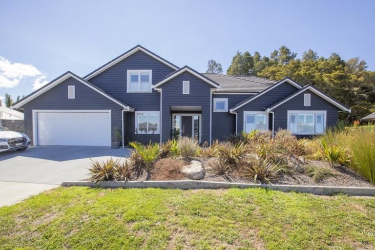 Photo of property in 32 Awanui Crescent, Matakana, 0985