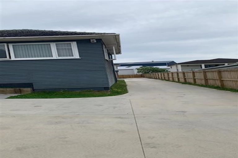 Photo of property in 383 West Coast Road, Glen Eden, Auckland, 0602