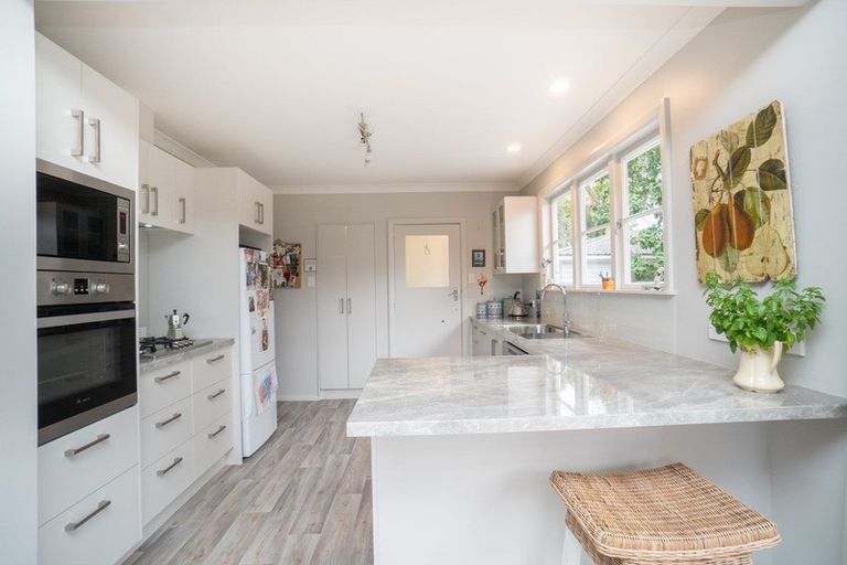 Photo of property in 4 Brett Place, Takaro, Palmerston North, 4412