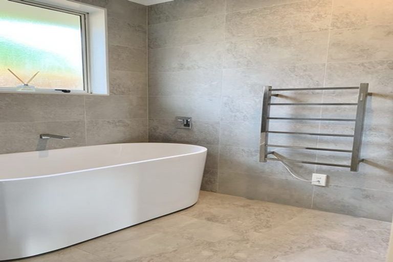 Photo of property in 1a Bishop Street, Green Bay, Auckland, 0604