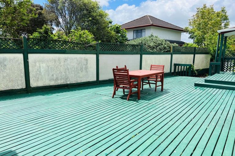 Photo of property in 5 Penruddocke Road, Half Moon Bay, Auckland, 2012