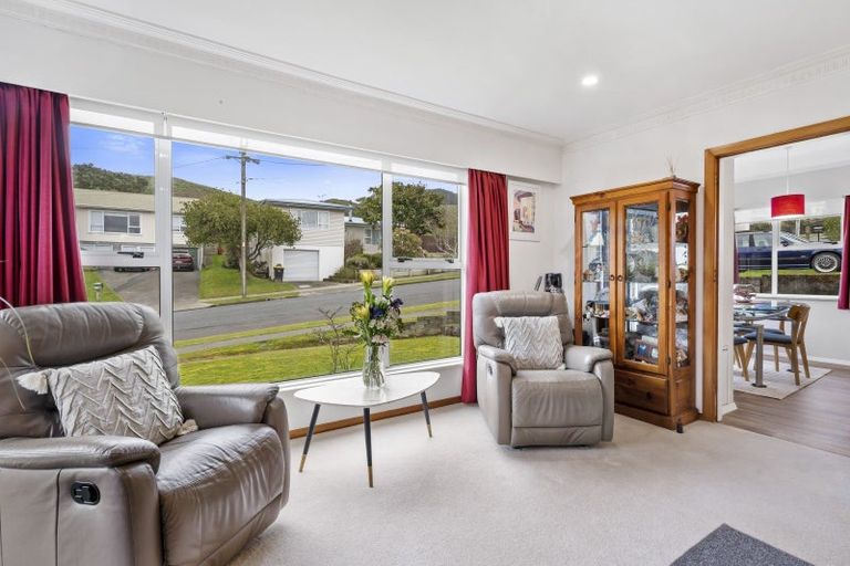 Photo of property in 12 Saint Johns Terrace, Tawa, Wellington, 5028